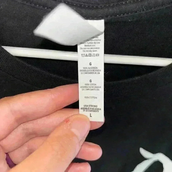 Men's Modern Minimalist Disneyland Shirt Size Large - Picture 3 of 4